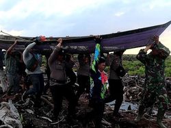 Aparat di Jambi Buat Sekat Kanal di Lahan Gambut untuk Cegah Karhutla