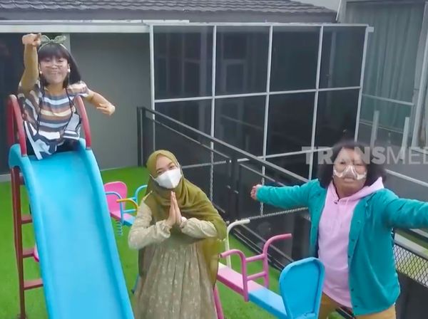 8 Potret Rumah Mewah Ria Ricis, Ada Kamar Serba Pink dan Rooftop