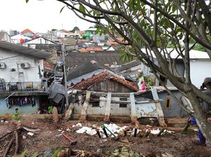 Awal Mula Tembok Rumah Ambrol Ternyata Milik Ibunda Dino Patti Djalal Awal Mula Tembok Rumah Ambrol Ternyata Milik Ibunda Dino Patti Djalal