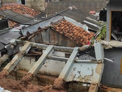 Tembok Rumah Ibu Timpa Rumah Tetangga, Dino Patti Djalal Siap Perbaiki