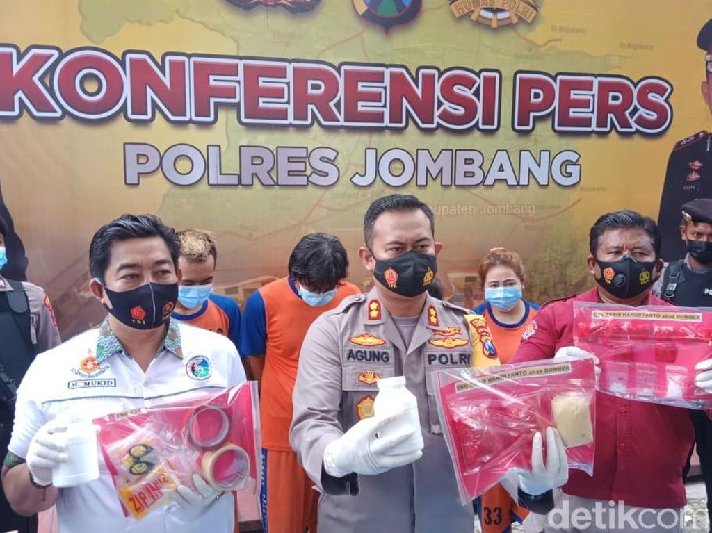 Bisnis Narkoba Satu Keluarga di Jombang Dibongkar, Omzetnya Tembus Rp 1 Miliar Bisnis Narkoba Satu Keluarga di Jombang Dibongkar, Omzetnya Tembus Rp 1 Miliar