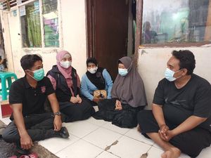 Kemensos Beri Santunan ke Keluarga Korban Jiwa Akibat Banjir di Jakbar