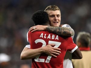Kroos: Alaba Bagus, tapi Belum Tentu Cocok di Madrid