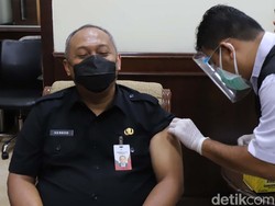 253.751 Lansia di Kota Surabaya Akan Divaksin Bertahap