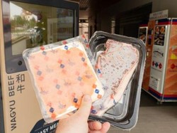 Keren! Vending Machine Ini Tawarkan Salmon hingga Wagyu