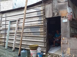 Ini Penampakan Gubuk Tak Layak Huni yang Ditinggali Anak Lumpuh Viral di Surabaya