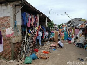 1.166 Ton Sampah Muncul Pasca Banjir di Sejumlah Titik Karawang