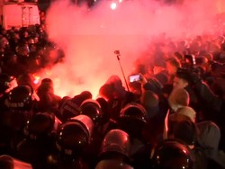 Ribuan Warga Ukraina Turun Protes Aktivis Turun ke Jalan