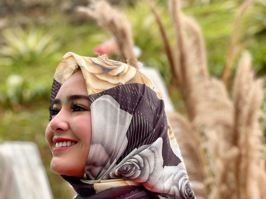 Adu Gaya 15 Artis yang Jual Hijab, Amanda Manopo Berhijab Bikin Pangling Adu Gaya 15 Artis yang Jual Hijab, Amanda Manopo Berhijab Bikin Pangling