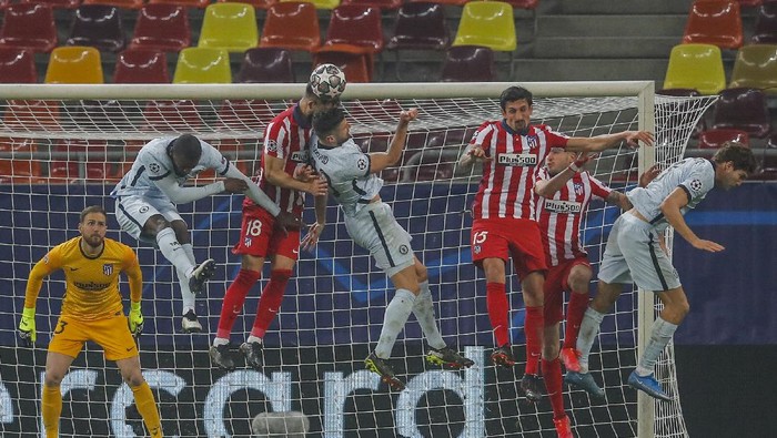 Atletico Madrid and Chelsea players play during the Champions League, round of 16, first leg soccer match between Atletico Madrid and Chelsea at the National Arena stadium in Bucharest, Romania, Tuesday, Feb. 23, 2021. (AP Photo/Vadim Ghirda)