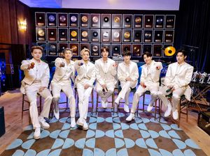 BTS Lelang Outfits di MV Life Goes On BTS Lelang Outfits di MV Life Goes On