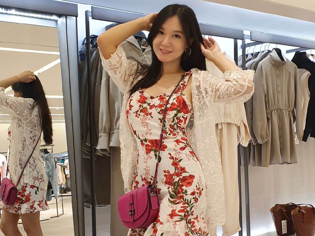 Ini Carollyne Dewi, Artis yang Disebut Cucu Kakek Sugiono Ini Carollyne Dewi, Artis yang Disebut Cucu Kakek Sugiono