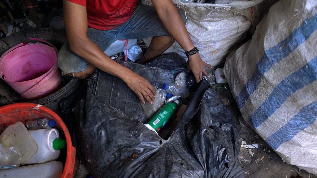 Edukasi Pemulung untuk Atasi Sampah Plastik Edukasi Pemulung untuk Atasi Sampah Plastik