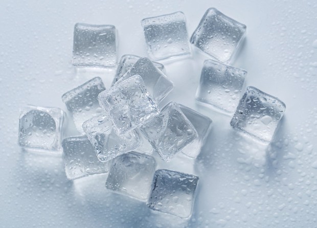 Gunakan es batu ketika timbul gejala/freepik.com Jika kamu merasakan sensasi kesemutan dan gatal coba gunakan es batu, karena dapat membantu munculnya luka.