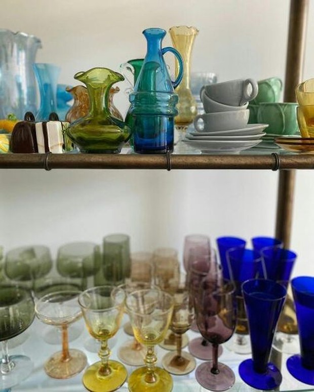 Akan memberikan kesan vintage yang kuat karena terkesan antik.