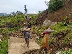 Jalan Desa di Cianjur Terputus Akibat Longsor, 1.000 Warga Terisolir
