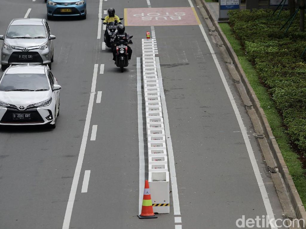 Pro-Kontra Rencana Pembongkaran Jalur Sepeda Permanen Jakarta