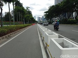 Pembatas Jalur Sepeda Permanen Mulai Dipasang di Jl Sudirman, Ini Wujudnya