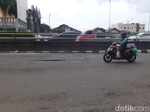 Jl MT Haryono-Gatsu Rusak, Bina Marga Jaksel Koordinasi dengan Pihak LRT Jl MT Haryono-Gatsu Rusak, Bina Marga Jaksel Koordinasi dengan Pihak LRT