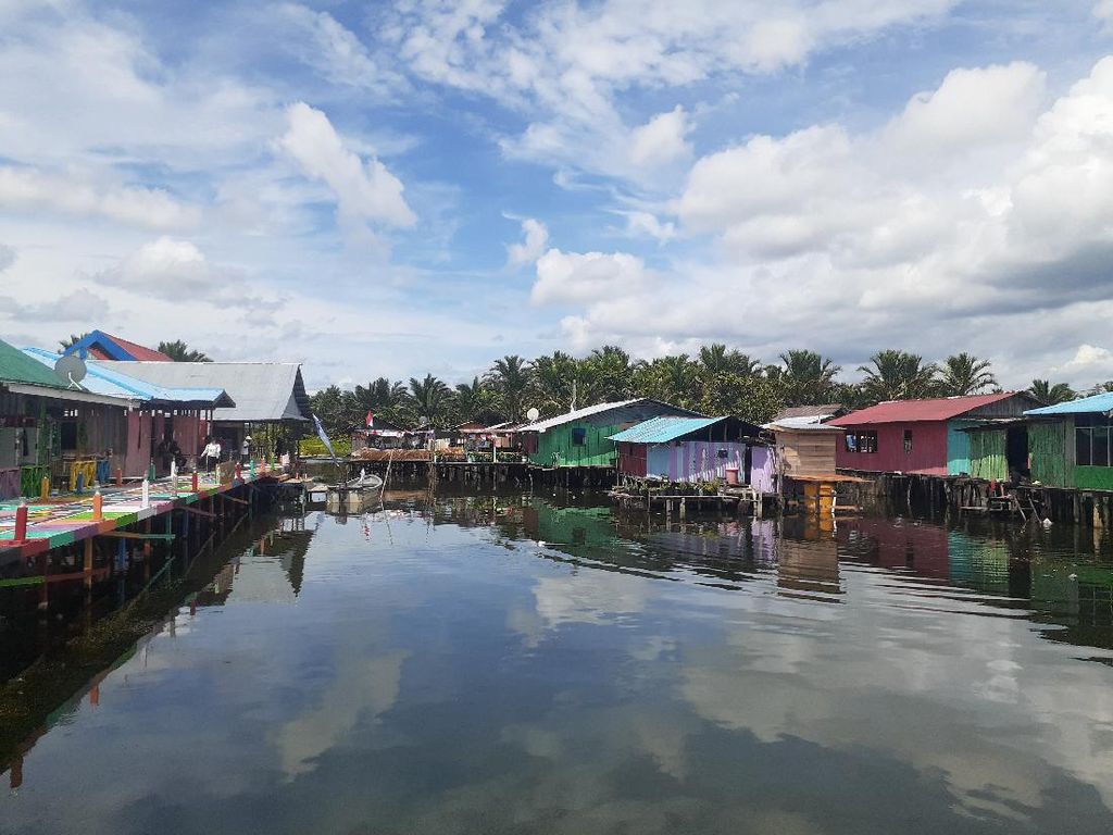 Foto Kampung Warna-warna Yoboi di Sentani