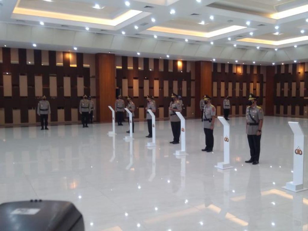 Kapolri Lantik Komjen Agus Andrianto sebagai Kabareskrim Kapolri Lantik Komjen Agus Andrianto sebagai Kabareskrim
