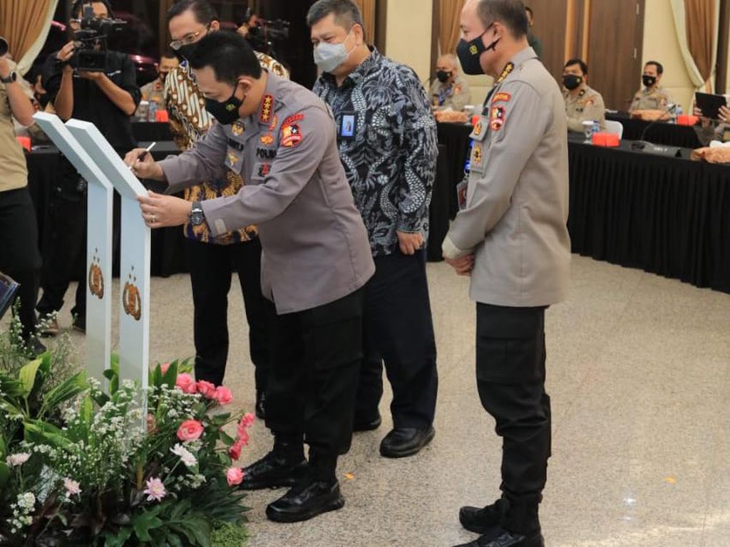 Kapolri Luncurkan Aplikasi Dumas Presisi untuk Wujudkan Transparansi Kapolri Luncurkan Aplikasi Dumas Presisi untuk Wujudkan Transparansi