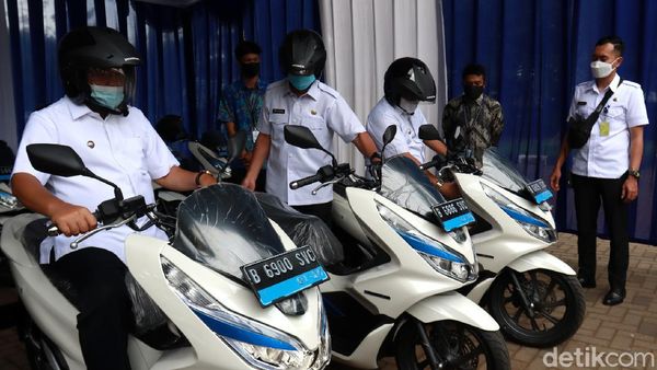 Kurangi Polusi, ASN Bandung Wara-wiri Pakai Motor Listrik