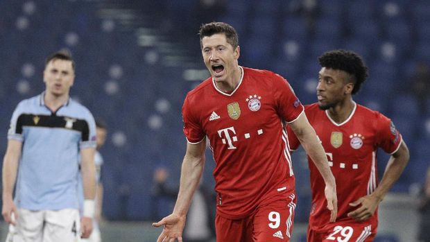 Bayern's Robert Lewandowski, center, celebrates after scoring his side's opening goal during the Champions League round of 16 first leg soccer match between Lazio and Bayern Munich at the Olympic stadium in Rome, Tuesday, Feb. 23, 2021. (AP Photo/Gregorio Borgia)