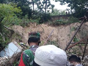 Terdengar Petir Menggelegar Sebelum Longsor Pamekasan Timbun 5 Santriwati