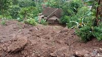 Longsor Rusak Rumah Warga di Kudus