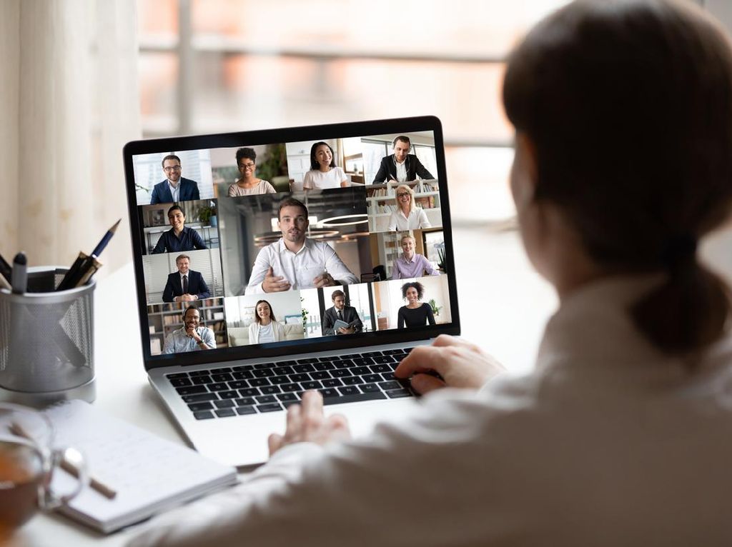 Video Call Pakai Headset, Maksimal Sebaiknya Berapa Lama? Video Call Pakai Headset, Maksimal Sebaiknya Berapa Lama?