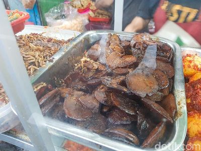 Sedapnye! Nasi Uduk Pakai Lauk Semur Jengkol yang Jadi Primadona