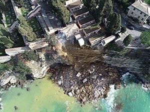 Pemakaman Longsor, 200 Peti Mati Bangkit dari Kubur