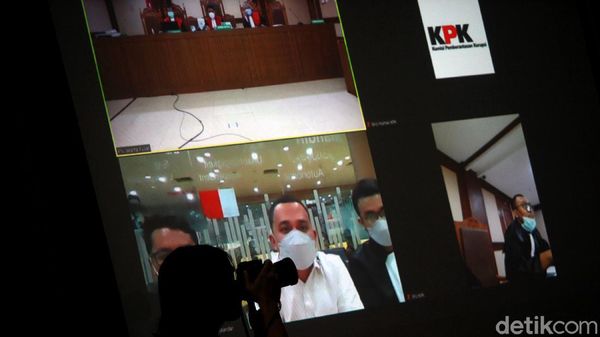 Tersangka Kasus Bansos Corona Didakwa Suap Eks Mensos Rp 1,2 M