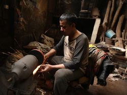 Perajin Golok & Kujang di Bandung Bisa Cuan Rp 35 Jutaan Sebulan