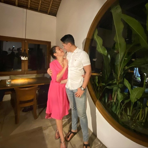 Pevita Pearce dan kekasihnya