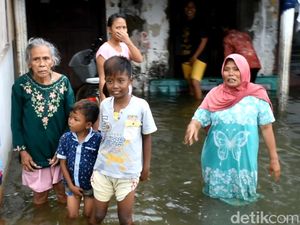 Banjir di Pekalongan Belum Surut, Bupati: Pompa Rusak-Penurunan Muka Tanah