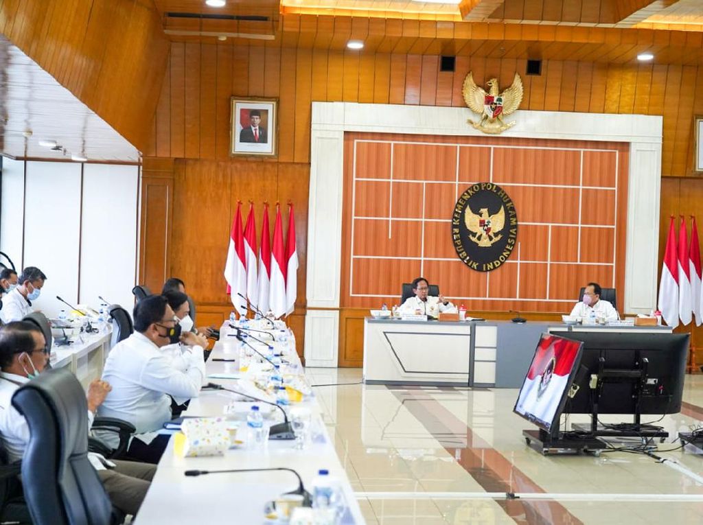 Pedoman Interpretasi atau Revisi UU ITE? Pedoman Interpretasi atau Revisi UU ITE?