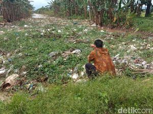 Duh Jorok! Sampah Menggunung di Sungai Piji Kudus Sejak Januari Duh Jorok! Sampah Menggunung di Sungai Piji Kudus Sejak Januari