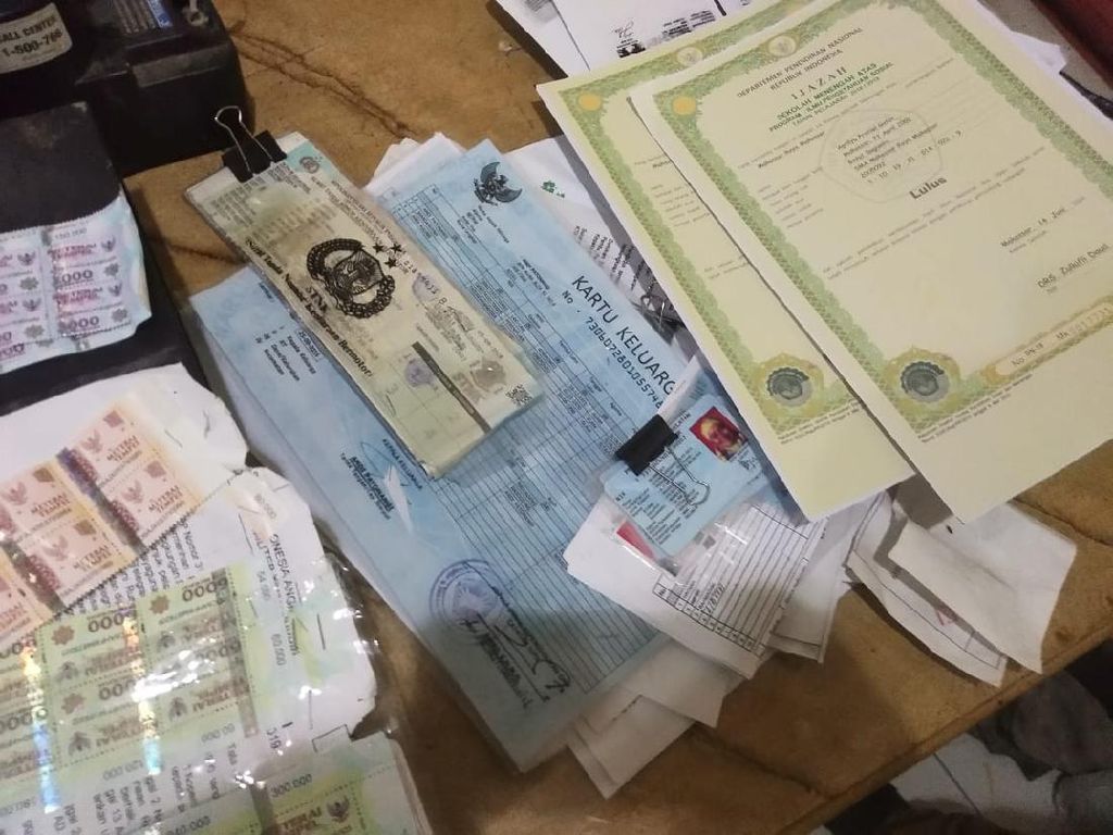 5 Tahun Jadi Pemalsu KTP-Ijazah, Perempuan di Makassar Ditangkap 5 Tahun Jadi Pemalsu KTP-Ijazah, Perempuan di Makassar Ditangkap