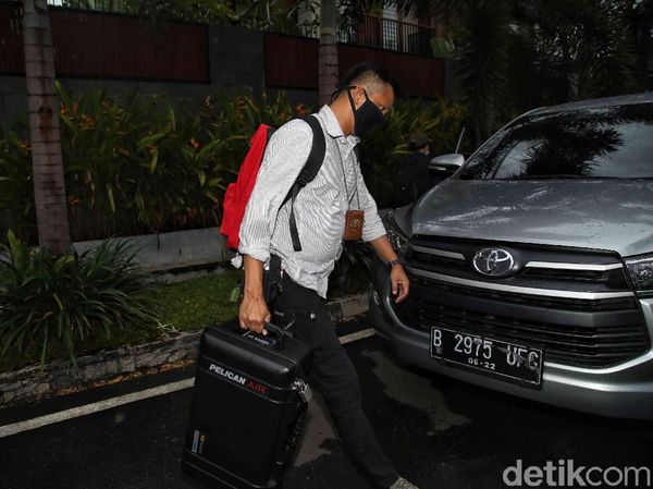 Foto: KPK Geledah Rumah Ihsan Yunus Soal Kasus Bansos Corona