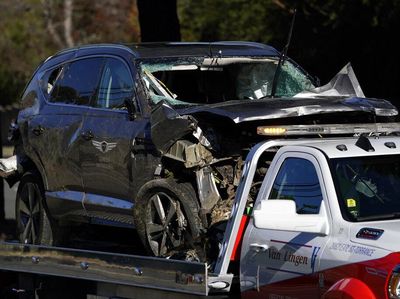 Ringsek Depan-Belakang, Begini Kondisi SUV Tigers Woods Usai Kecelakaan Fatal