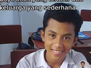 Viral Kisah Haru Mahasiswa dari Keluarga Sederhana Lulus Cumlaude Kedokteran