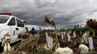 Foto: Makin Sempit Lahan Pemakaman Jenazah COVID-19