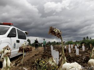 Foto: Makin Sempit Lahan Pemakaman Jenazah COVID-19