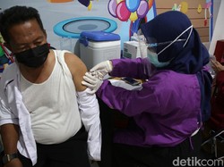 Vaksin Tahap 2 di Surabaya, Warga Tak Ada yang Mengeluh KIPI dan Gagal Disuntik