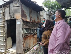 DPRD Surabaya Datangi Anak Lumpuh yang Viral Tinggal di Gubuk Tak Layak Huni