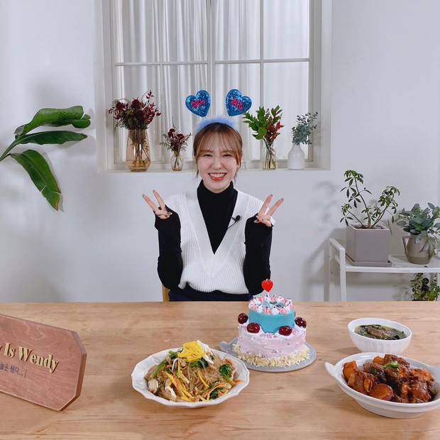 Wendy 'Red Velvet' memasak untuk hari ulang tahunnya/Sumeber/Instagram/redvelvet.smtown. Wendy 'Red Velvet' memasak untuk hari ulang tahunnya.