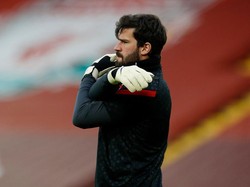 Mane Heran, Alisson Sering Selamatkan Liverpool tapi Masih Dikritik