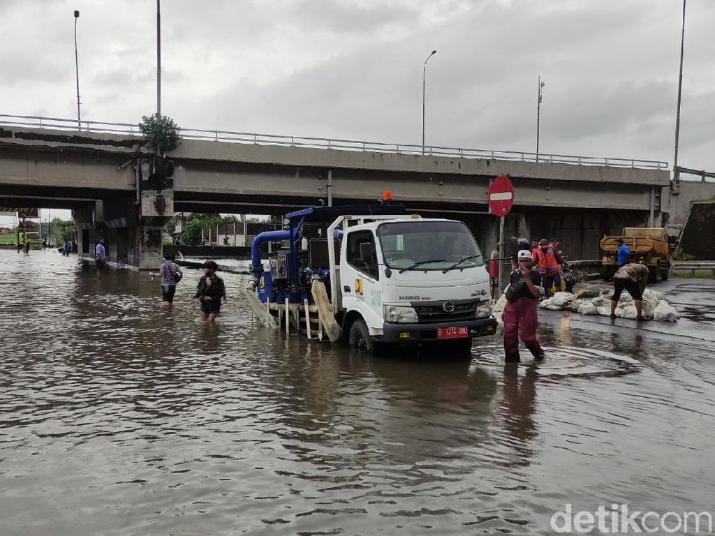 Arus Lalin Jalur Pantura Semarang Dialihkan Imbas Banjir
